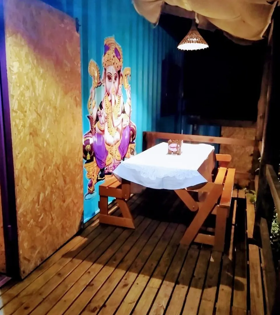 פראייה דו רוזה Hindu Box Containers E Cabanas בית הארחה פראייה דו רוזה