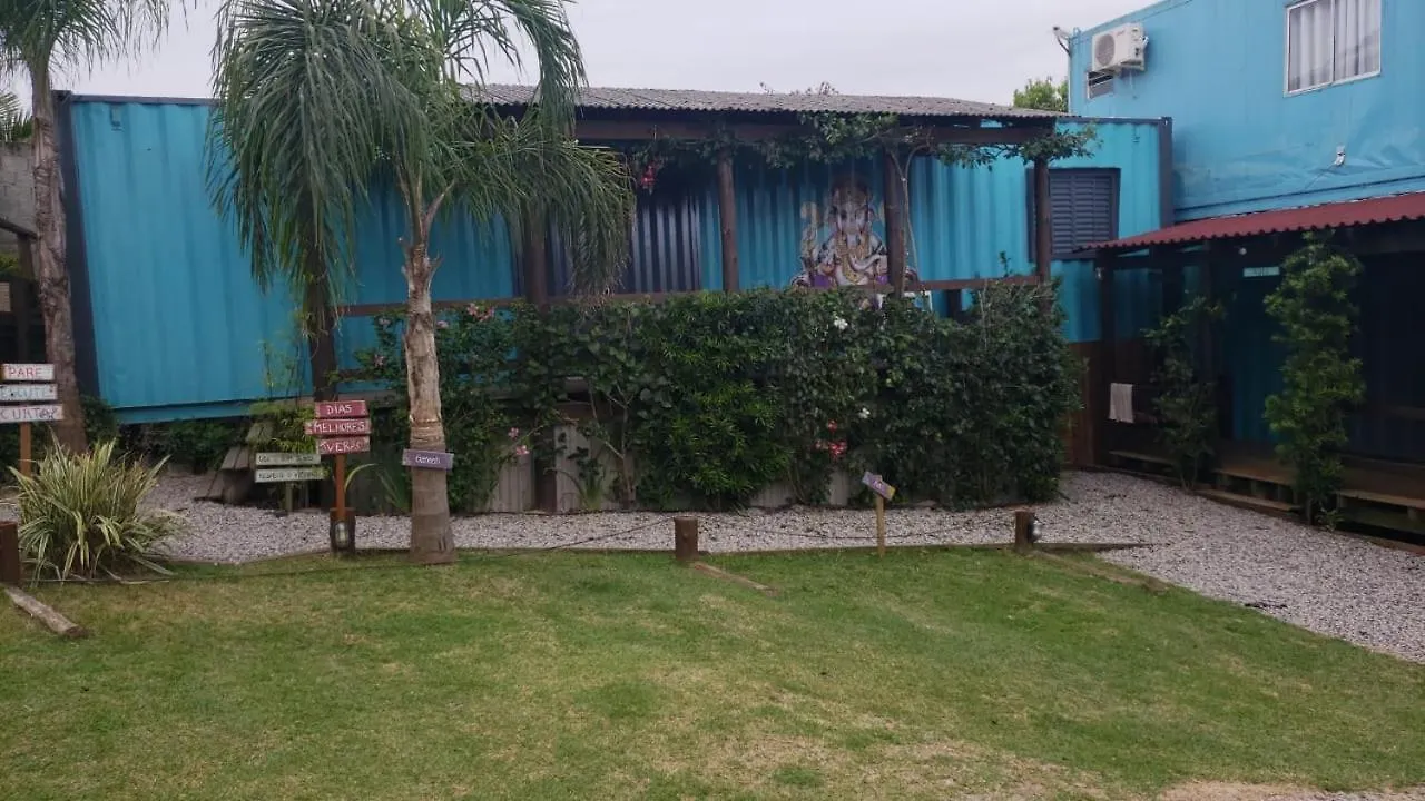 Hindu Box Containers E Cabanas Praia do Rosa 2*,